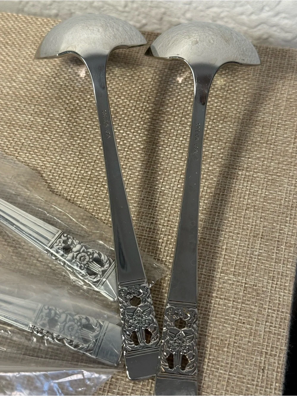Oneida Coronation Stainless Serving Spoon Lot of 5 Pieces (3 sealed) 8.25”